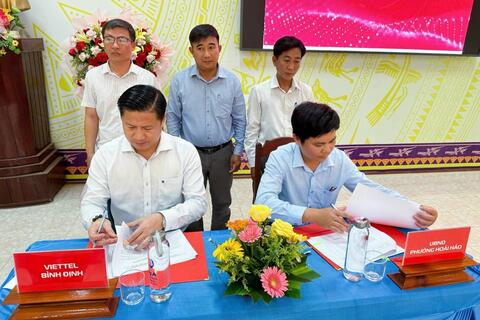 Phường Hoài Hảo phối hợp với Viettel Bình Định tổ chức lễ ký kết chuyển đổi số toàn diện trên địa bàn phường